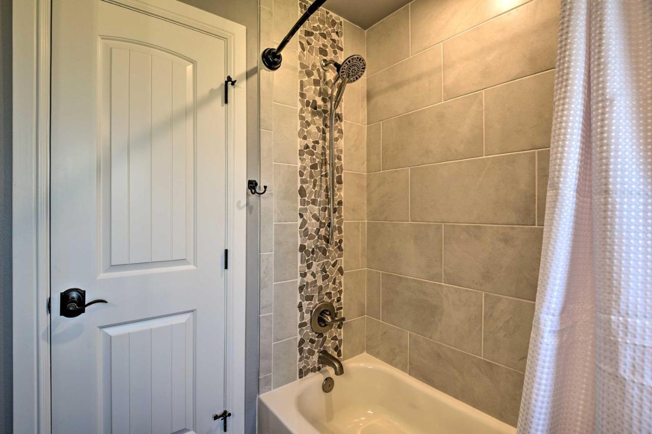 Granbury Home With Hot Tub And Furnished Patio! Bagian luar foto