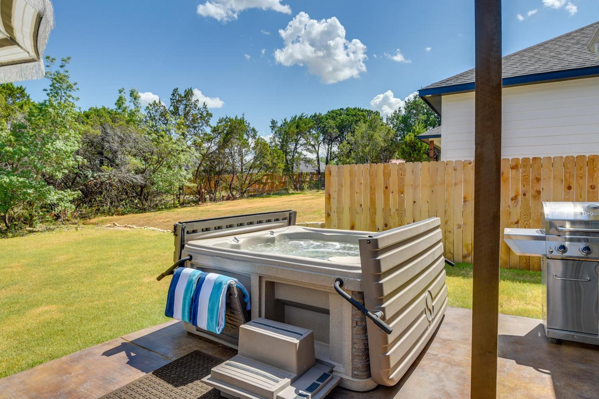 Granbury Home With Hot Tub And Furnished Patio! Bagian luar foto