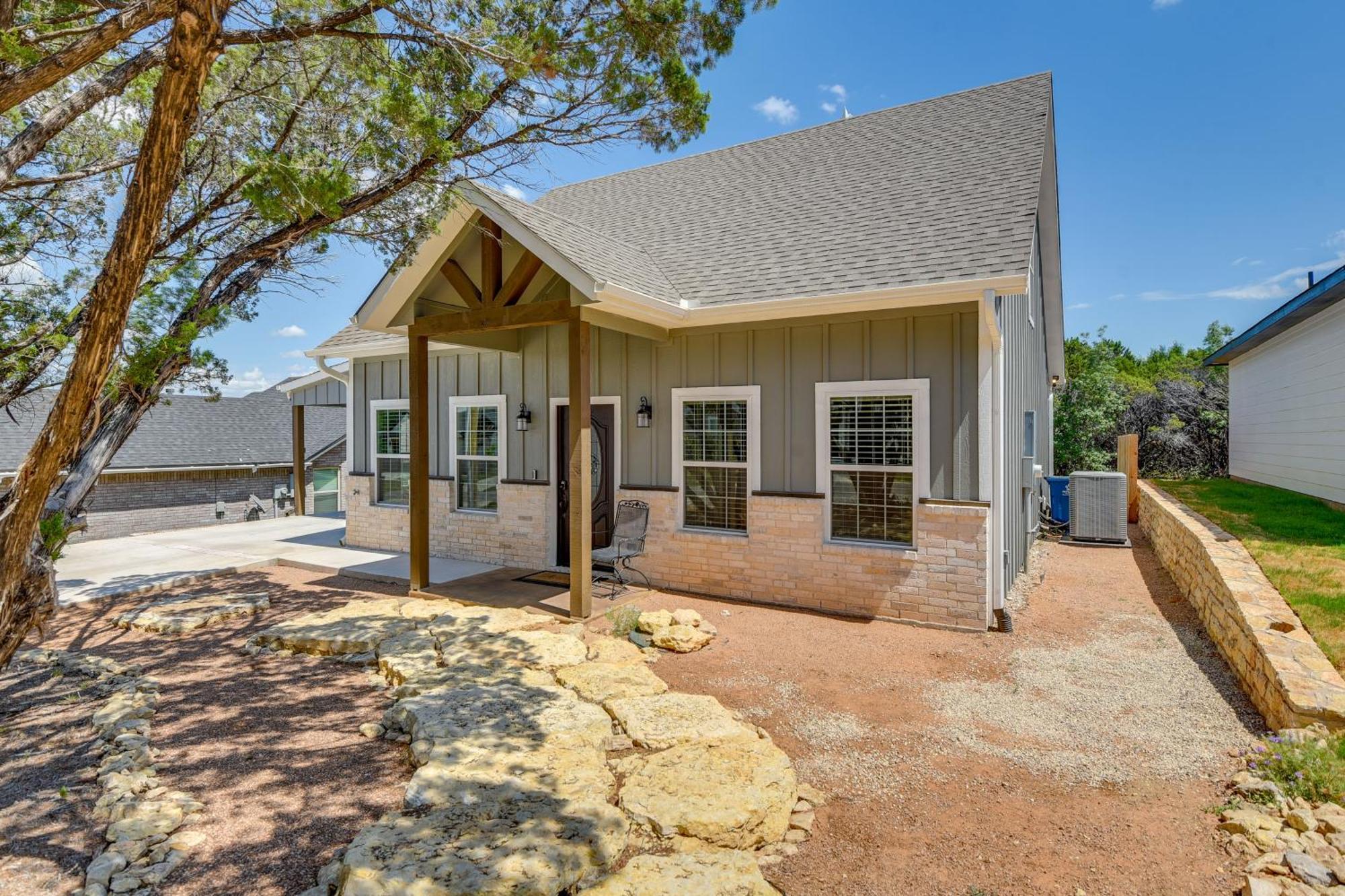 Granbury Home With Hot Tub And Furnished Patio! Bagian luar foto